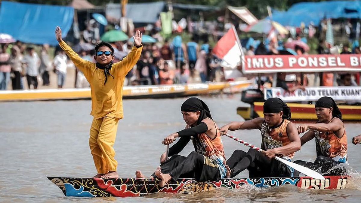 Pacu Jalur, Tradisi Mendunia dari Riau yang Lagi Viral!